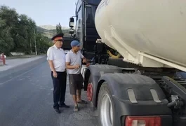В КР проверяют автомобили, перевозящие опасные и тяжелые грузы