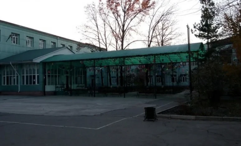 В бишкекской школе выявили факты незаконной выдачи аттестатов