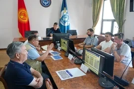 Дефекты на отремонтированных дорогах в Бишкеке. Проблему обсудили с московскими специалистами