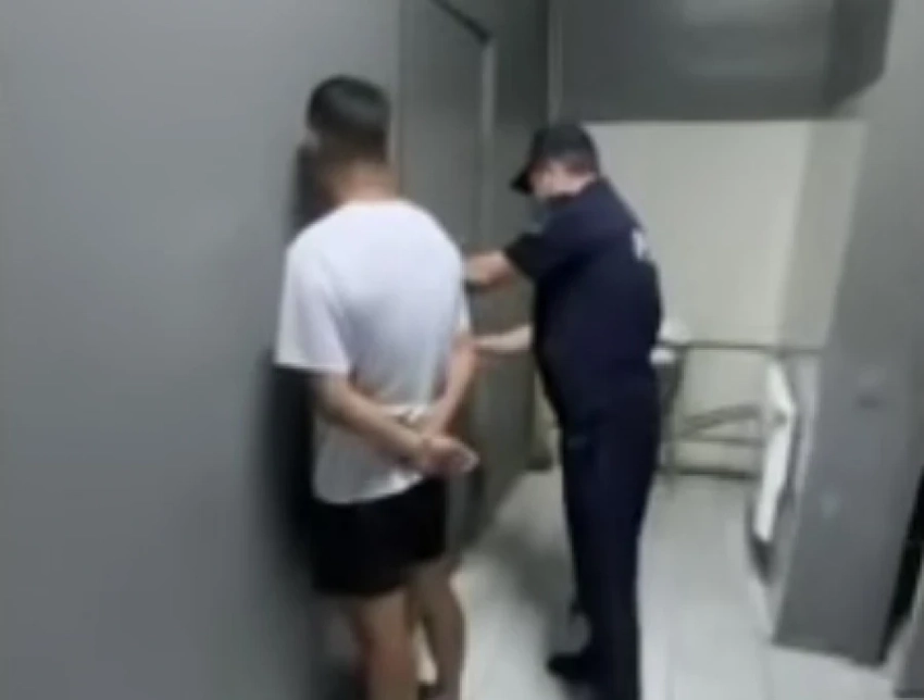 «Притворился спящим». Кыргызстанца в Алматы арестовали на 10 суток