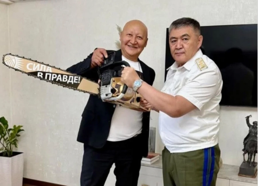 «Сила в правде» - Назаралиев подарил Ташиеву бензопилу
