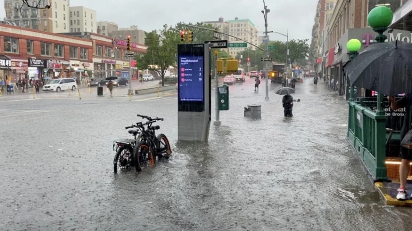 В Нью-Йорке затопило метро из-за проливных дождей