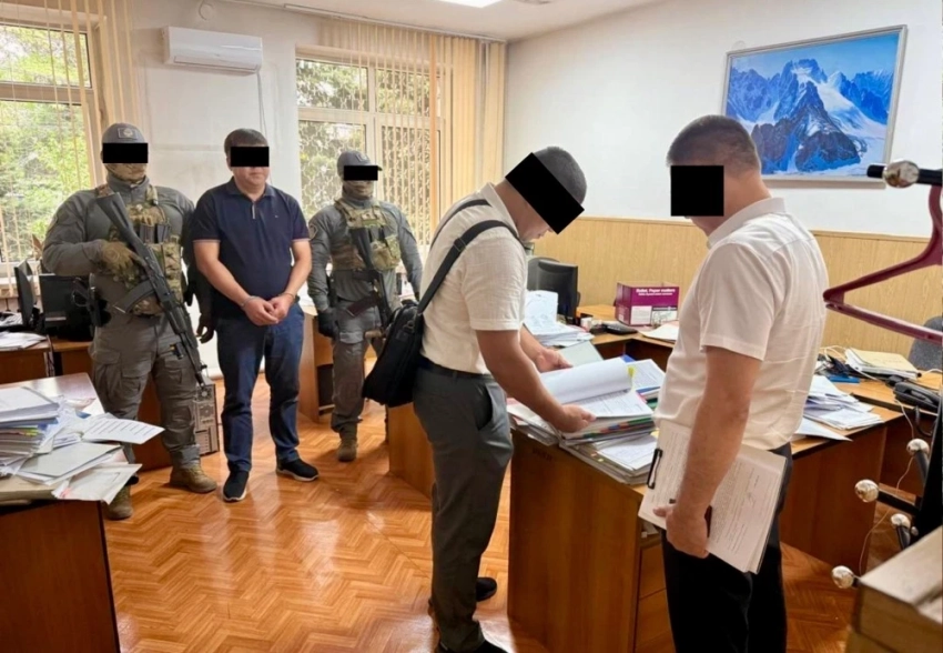 ГКНБ задержан главный инспектор Счетной палаты КР