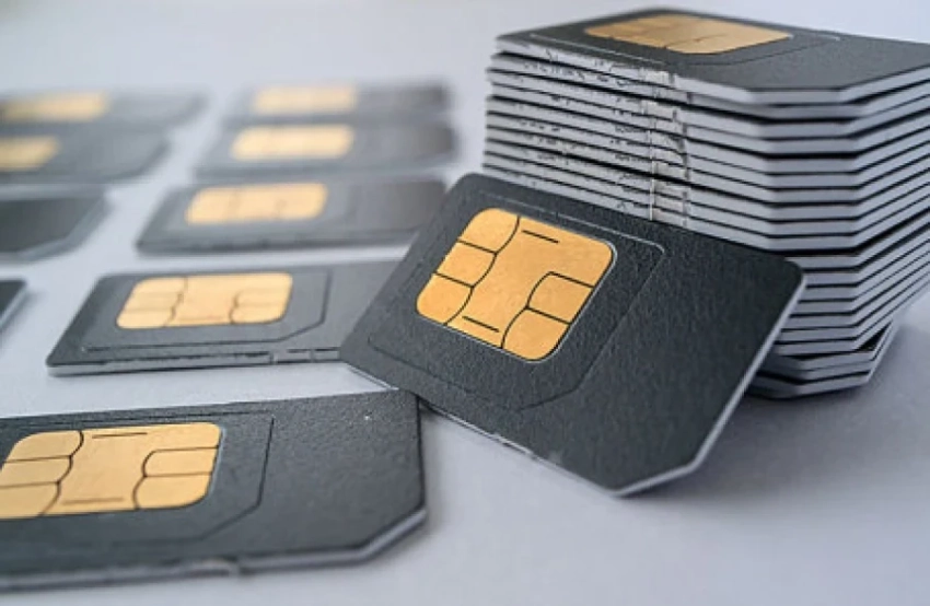 В КР ввели наказание за передачу и продажу банковских и SIM-карт третьим лицам