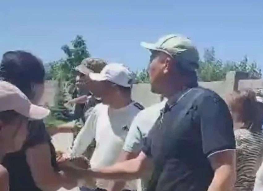 Посторонних не пустили на территорию пансионата «Лазурный берег», произошла драка