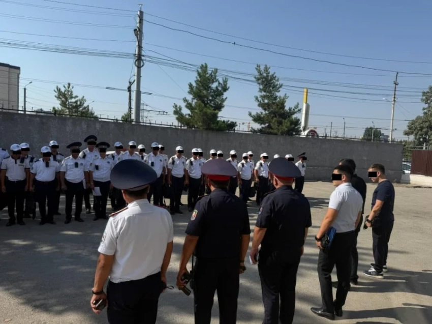В Оше патрульного задержали прямо во время построения