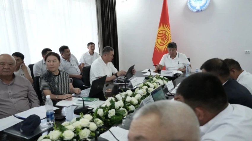Бакыт Торобаев провёл совещание по развитию Ак-Суйского района