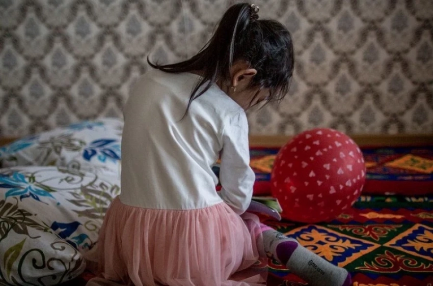 Суд вынес приговор одному из насильников 9-летней девочки в Джети-Огузе