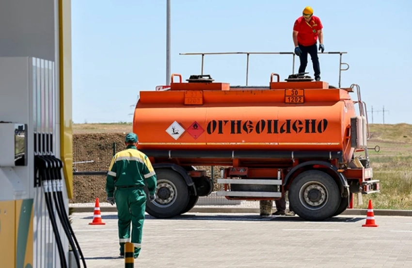 В России ввели полный запрет на экспорт бензина до конца августа