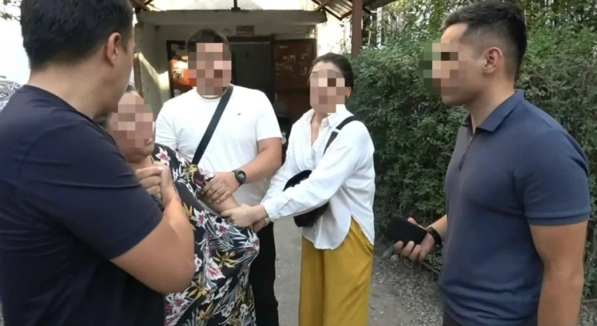 В Оше сотрудницу школы имени Кирова задержали за взятку