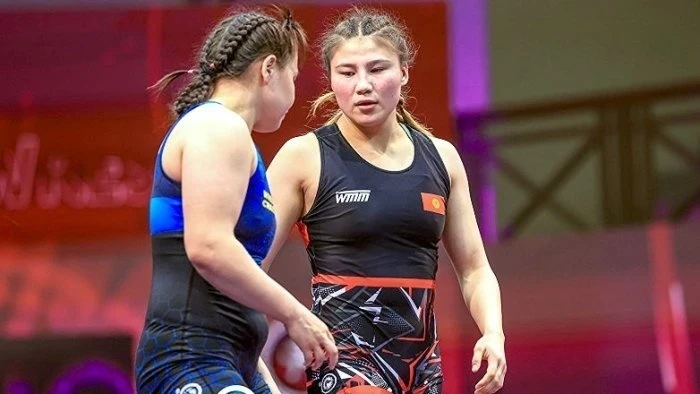 Кыргызстанцы выступят на молодежном чемпионате мира по борьбе в Болгарии