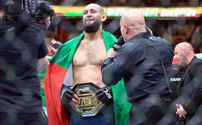 Хамзат Чимаев завоевал титул чемпиона UFC в среднем весе