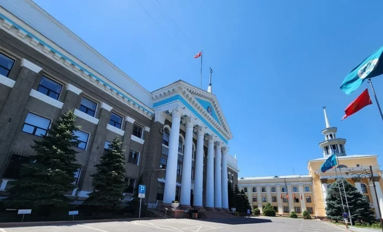 Мэрия Бишкека сделало обращение к родителям первоклашек и второклашек