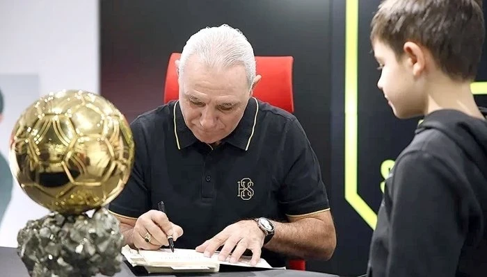 Христо Стоичков посетит Бишкек в рамках программы "Football for Schools"