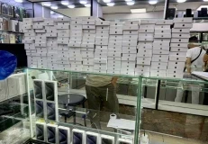 В ЦУМе и ГУМе продавали переделанные кустарным методом «Айфоны»