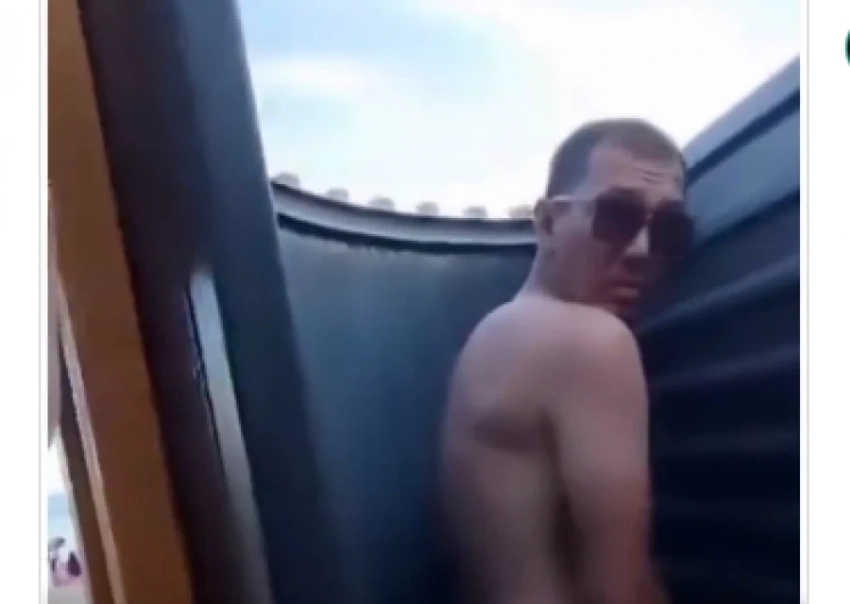 Мужчина сходил в туалет в раздевалке на Иссык-Куле
