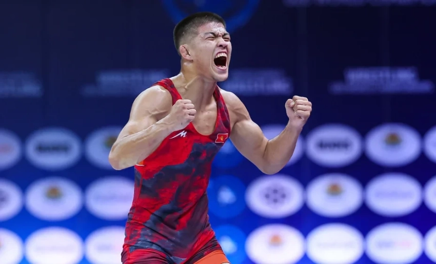 Кыргызстанский борец завоевал серебряную медаль на чемпионате мира в Болгарии