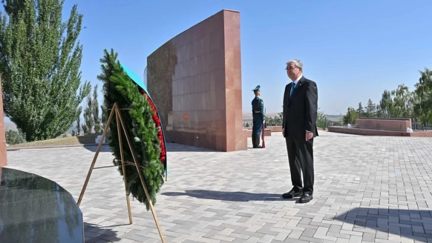 Токаев посетил историко-мемориальный комплекс «Ата-Бейит»