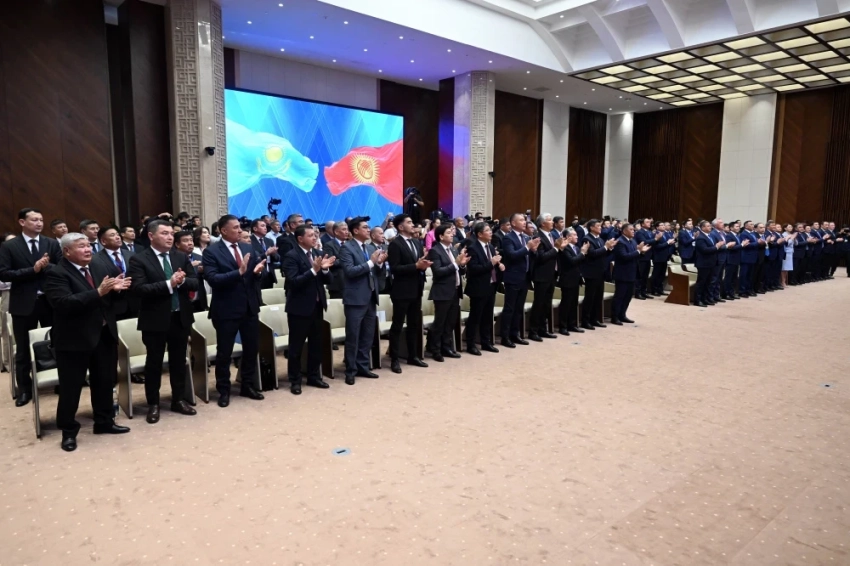Касым-Жомарт Токаев наградил Садыра Жапарова орденом "Алтын Кыран"(фото)