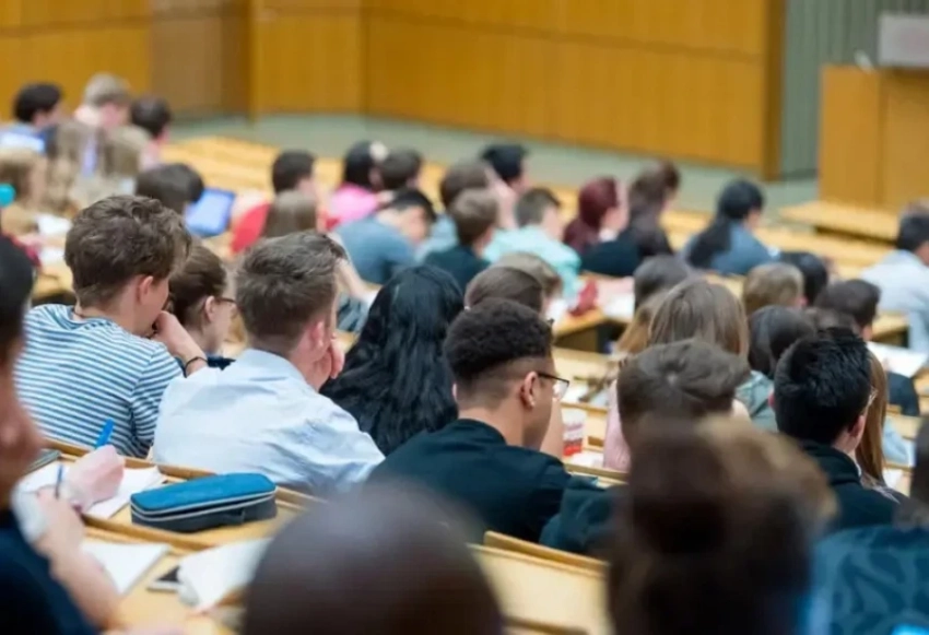 Студенты в Бишкеке 1-15 сентября будут учиться онлайн