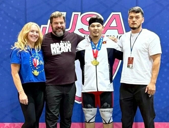 Кыргызстанский штангист Расулбеков завоевал золото в США