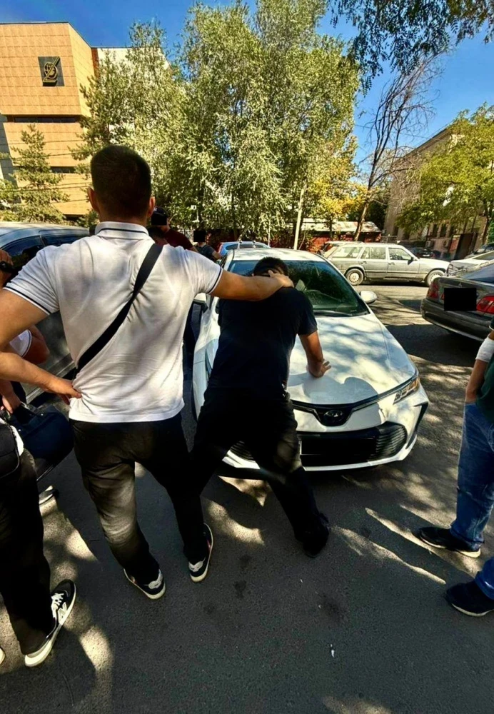 Главу Чаткальского лесхоза задержали при получении 5 млн сомов