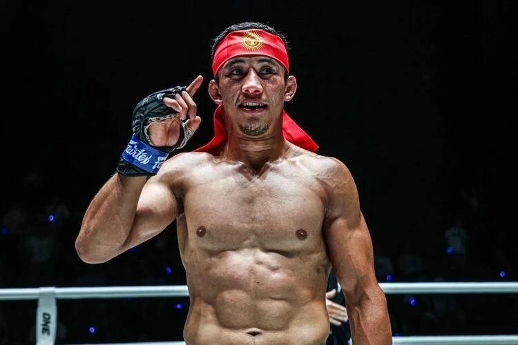 Акбар Абдуллаев оформил пятую подряд победу в ONE Championship