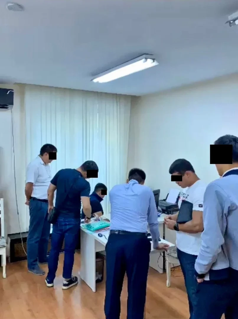 Очереди в БФ ГУ «Кадастр». Задержаны сотрудники, проводившие посетителей без очереди