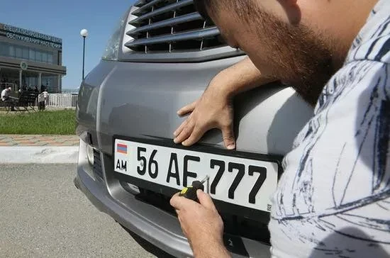 Госагенство по регистрации авто призывает завершить легализацию автомашин с иностранными номерами до 1 октября