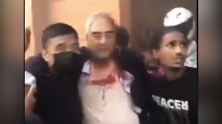 В Непале протестующие избили министров и подожгли правительственные здания