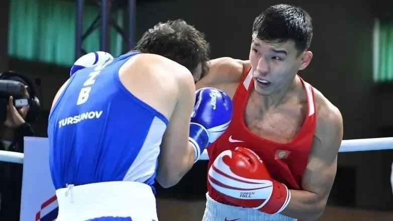 Алмаз Орозбеков выиграл первый поединок на чемпионате мира по боксу