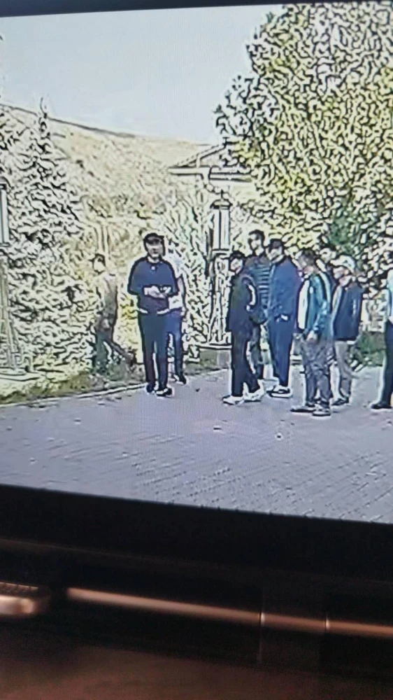 Кадыр Атамбаев: У дома в Кой-Таше вновь собрались 30 человек, среди них Каныбек Туманбаев