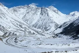 Водителей просят перейти на зимние шины: в горах Кыргызстана прогнозируют снег