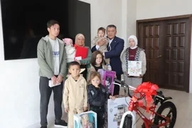 Камчыбек Ташиев подарил матери-одиночке двухкомнатную квартиру