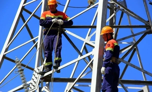 В Лейлекском районе установлены новые трансформаторы и заменены опоры
