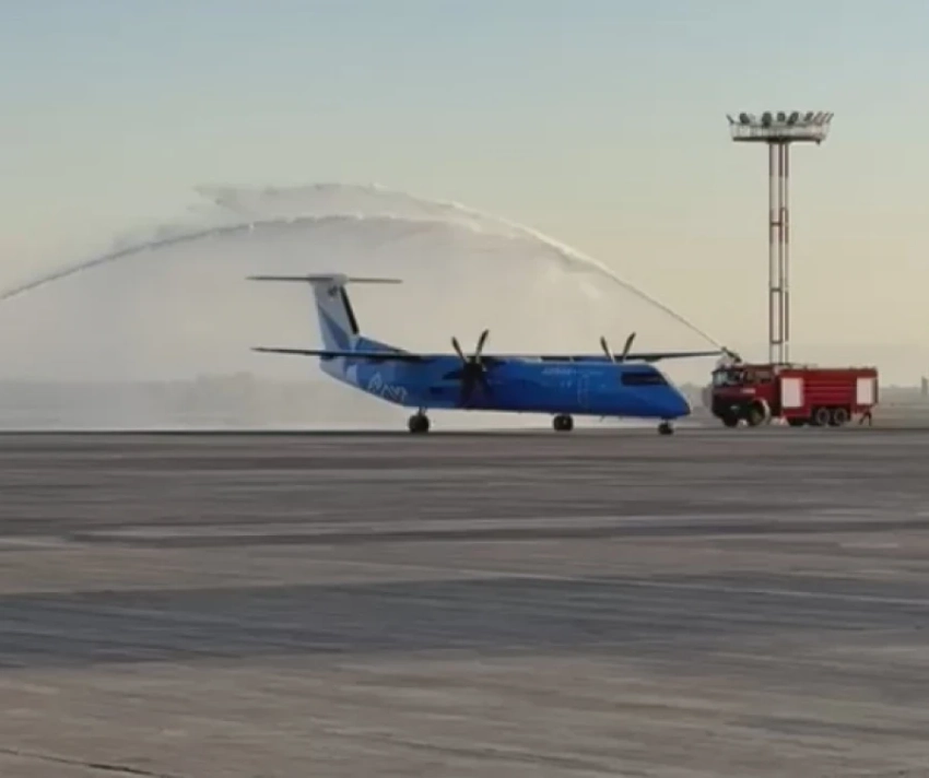 В Кыргызстан прибыл третий самолет Dash 8 Q400 для «Асман Эйрлайнс»