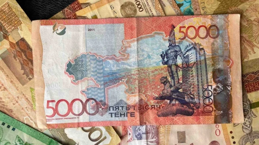 В Казахстане напомнили, что заканчиваются сроки обращения старых банкнот