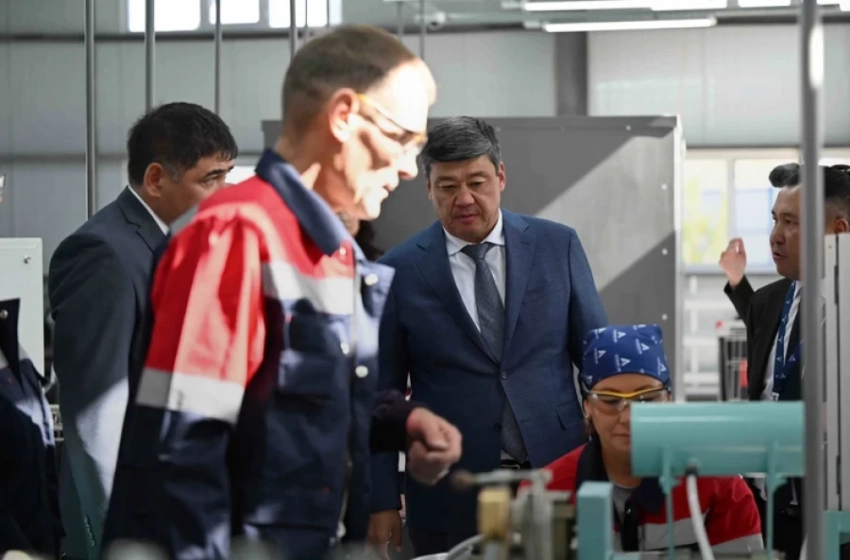 Бакыт Торобаев побывал на заводе по производству взрывчатых веществ в Кемине