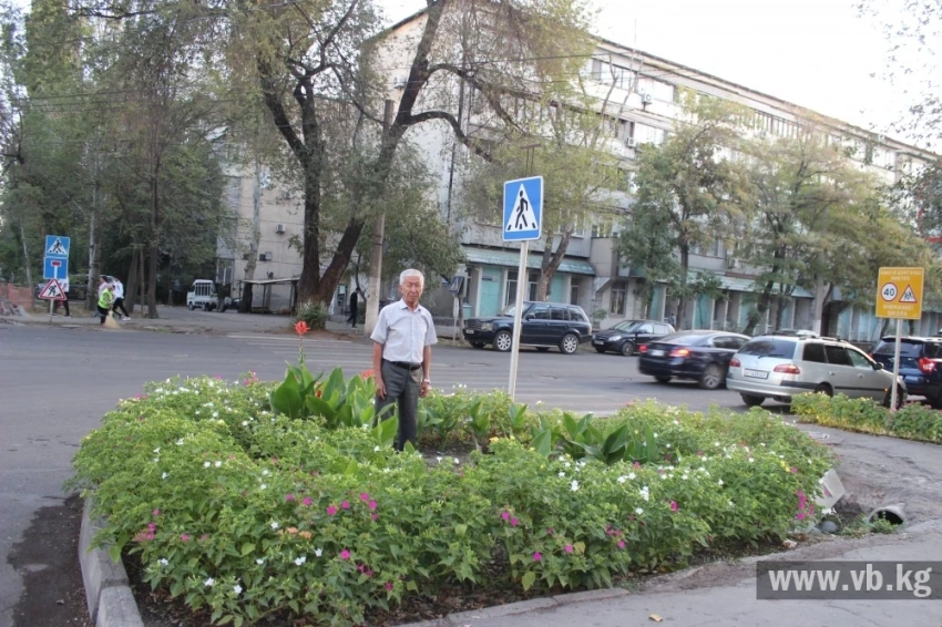 Рахматилла Амиров много лет делает Бишкек красивее без всяких наград