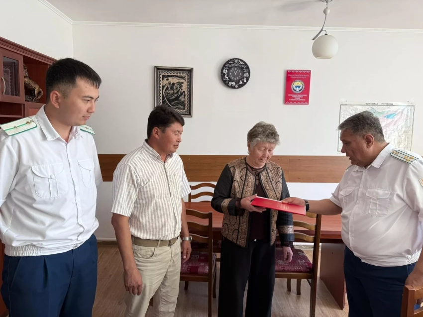 После прокурорского реагирования в Джети-Огузском районе сироте выдали земельный участок