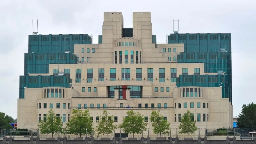 MI6 начинает новую кампанию по вербовке шпионов