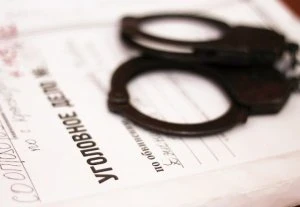 В Токтогуле из-за систематических поборов задержаны руководители городского отдела образования