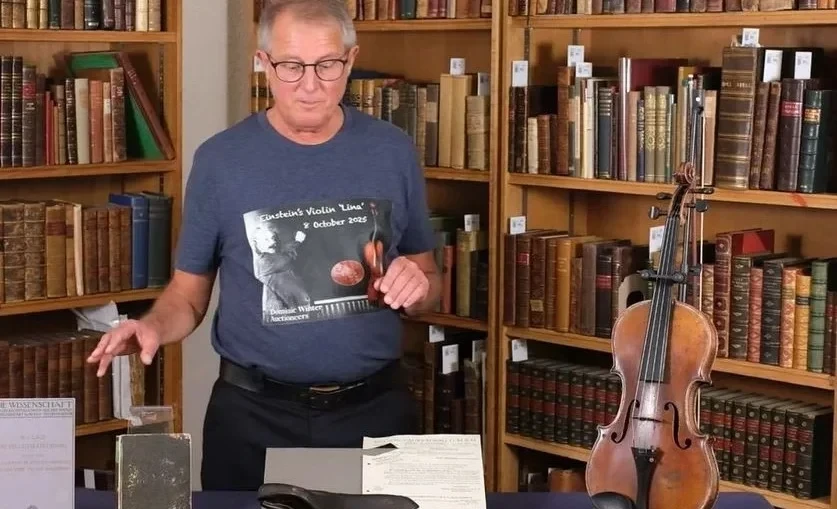 Скрипка Эйнштейна продана за более чем миллион долларов