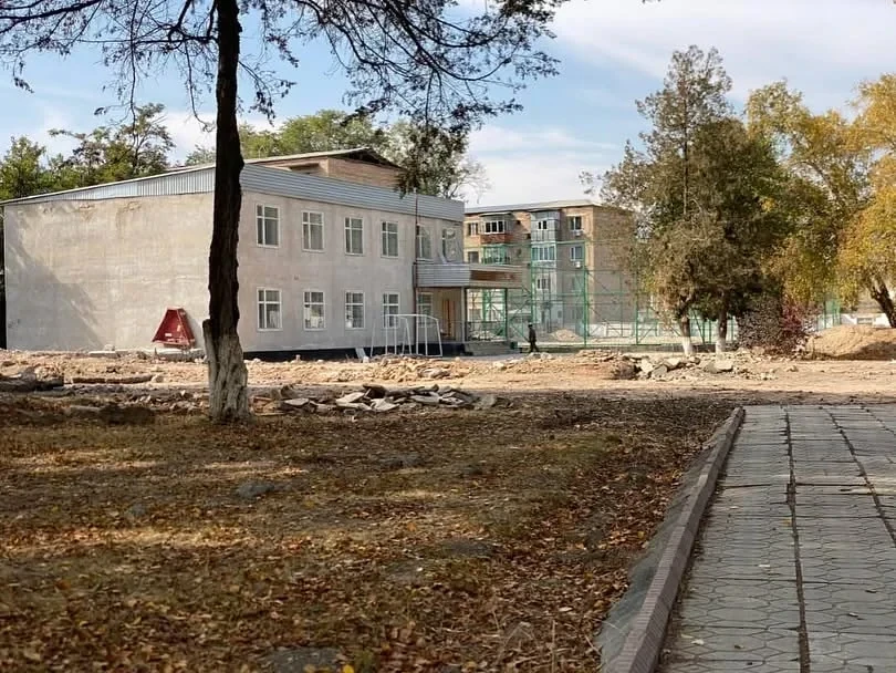 В Таласе для одного госуниверситета строят новое современное здание