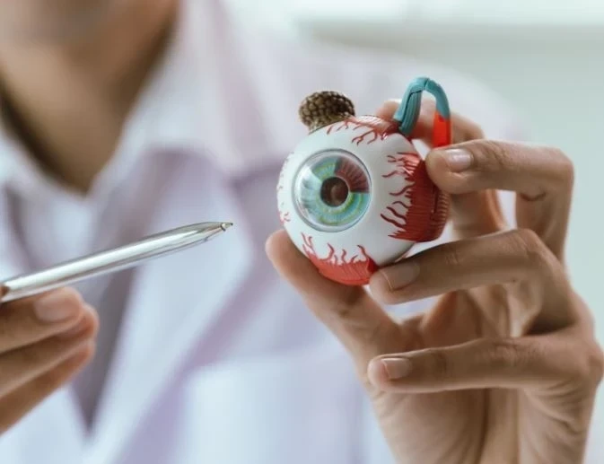 Китайские офтальмологи проведут 300 бесплатных операций на юге КР