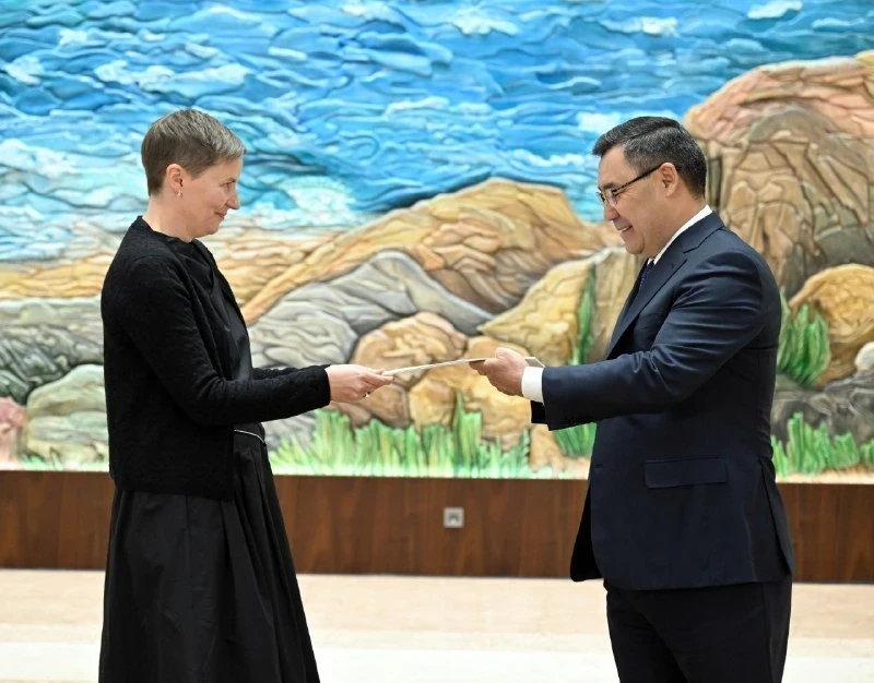 Садыр Жапаров принял послов Германии и Швейцарии в КР