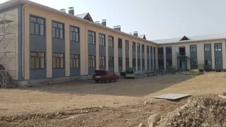 В Сузакском районе строится новая школа на 225 мест