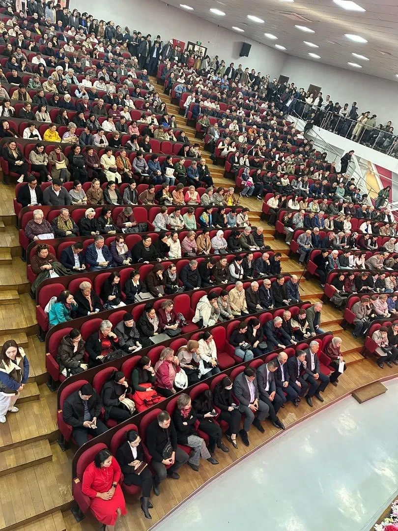 В КГМА имени Ахунбаева прошел экстренный сбор после задержания преподавателя со взяткой