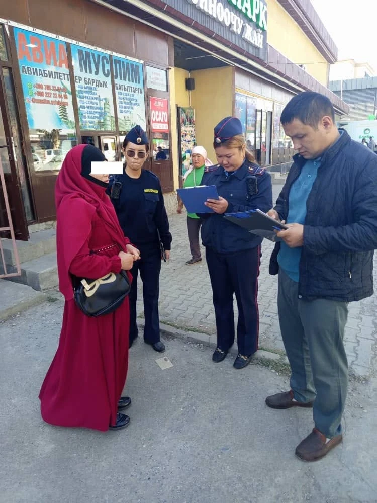 В Ошской области оштрафовали 28 женщин за ношение одежды, полностью закрывающей лицо