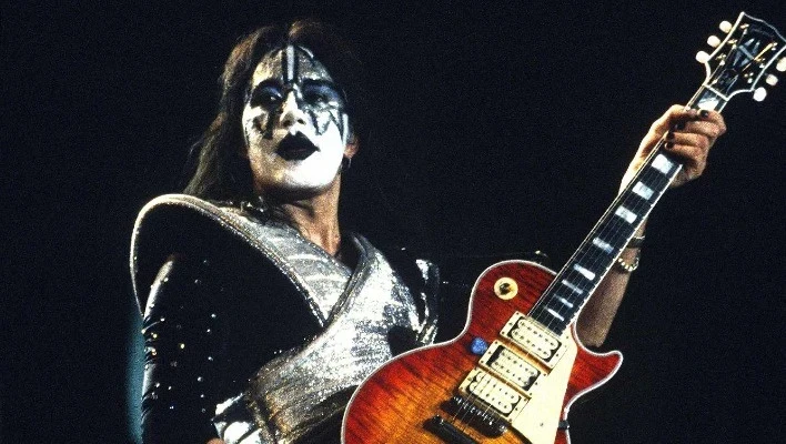 Умер один из основателей группы Kiss - гитарист Эйс Фрейли